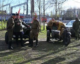 «Поём всем двором»