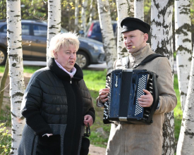 «Поём всем двором»