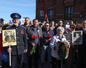 Тысячи жителей Выборга встали в Бессмертный полк